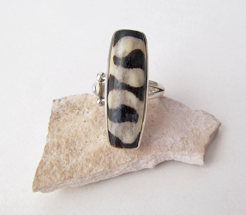 Sterling Silver Ring with African Batik Bone - Unique Ethnic Tribal Vintage Jewelry