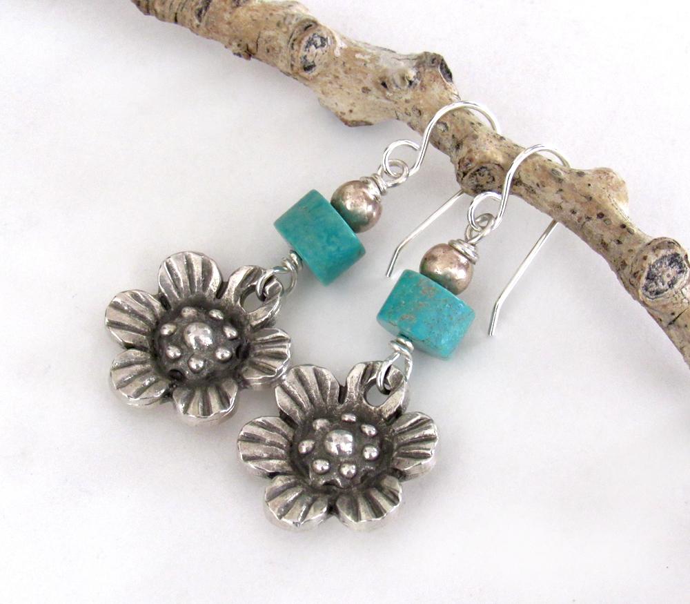 These handcrafted earrings feature silver tone pewter flowers accented with turquoise stones and round pewter beads. The flowers have a beautiful 3-dimensional design with lots of great detail. They'll make a great gift for a gardener, nature or flower lover.