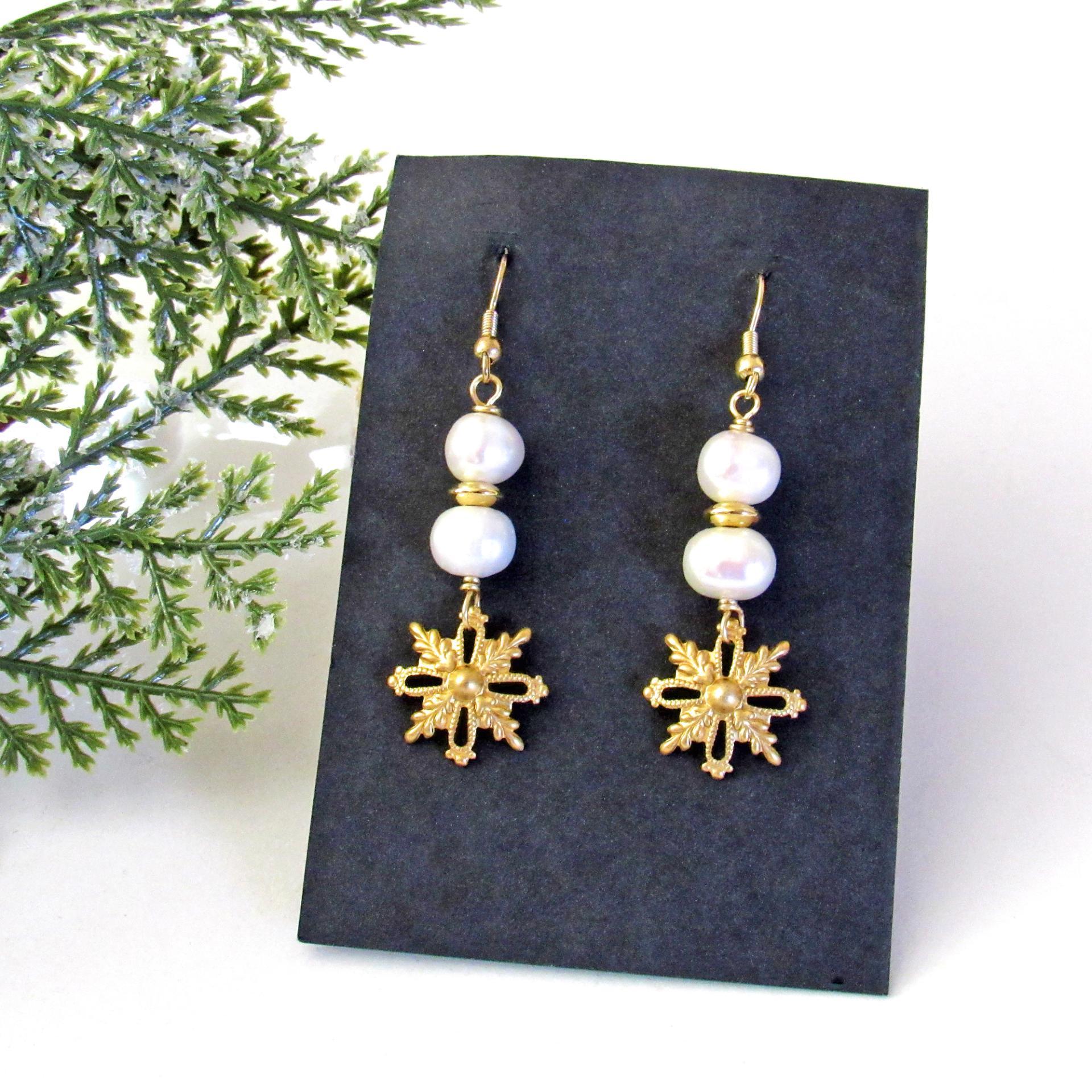 These gold brass snowflake earrings have an intricate filigree design and are accented with white freshwater pearls and gold plated beads. They have a classic, modern chic style and are lightweight and comfortable to wear. They'll make the great gift for the winter holiday season - or any time of year.