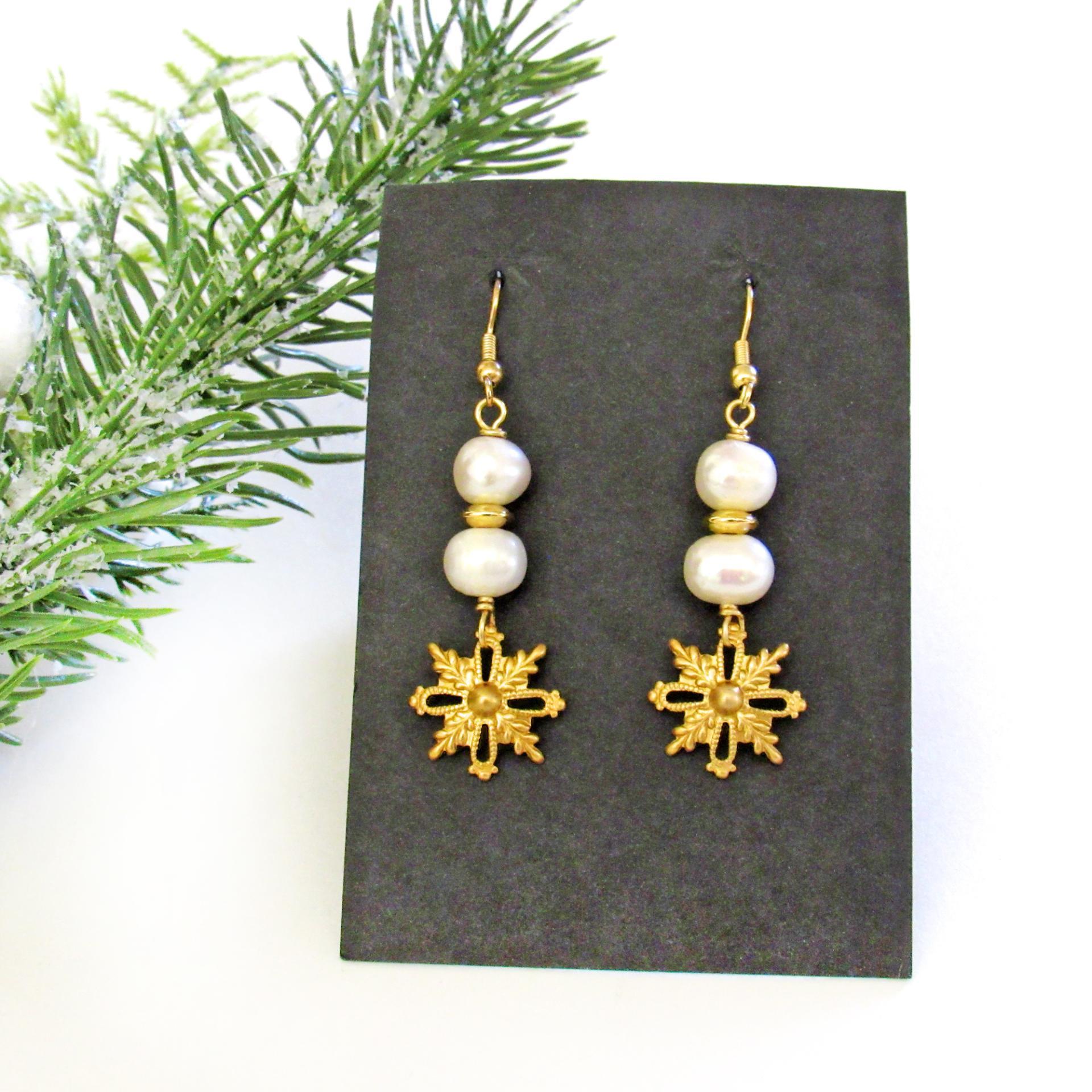 These gold brass snowflake earrings have an intricate filigree design and are accented with white freshwater pearls and gold plated beads. They have a classic, modern chic style and are lightweight and comfortable to wear. They'll make the great Christmas gift for the winter holiday season - or any time of year.