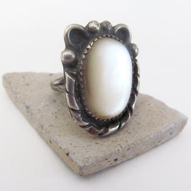 Sterling Silver & Mother of Pearl Ring - Vintage Southwestern Jewelry