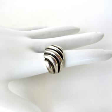 Vintage Sterling Silver Ring with Puffy Ribbed Wavy Organic Lines - Classic Modernist Jewelry for Everyday Wear